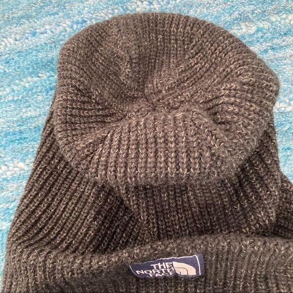 North Face Classic Knit Beanie Grey Hat - Picture 6 of 8